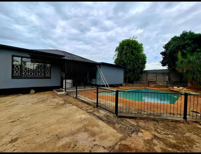 4 BEDROOM HOUSE FOR SALE IN BRENTHURST